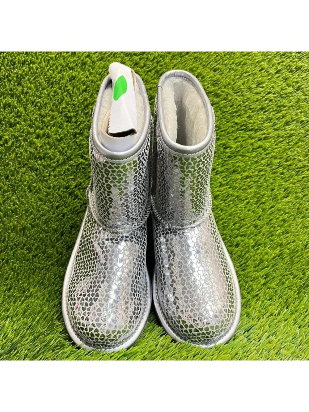 UGG Classic II Gel Hearts Girls Size 4Y Silver Outdoor Pull On Ankle Boots